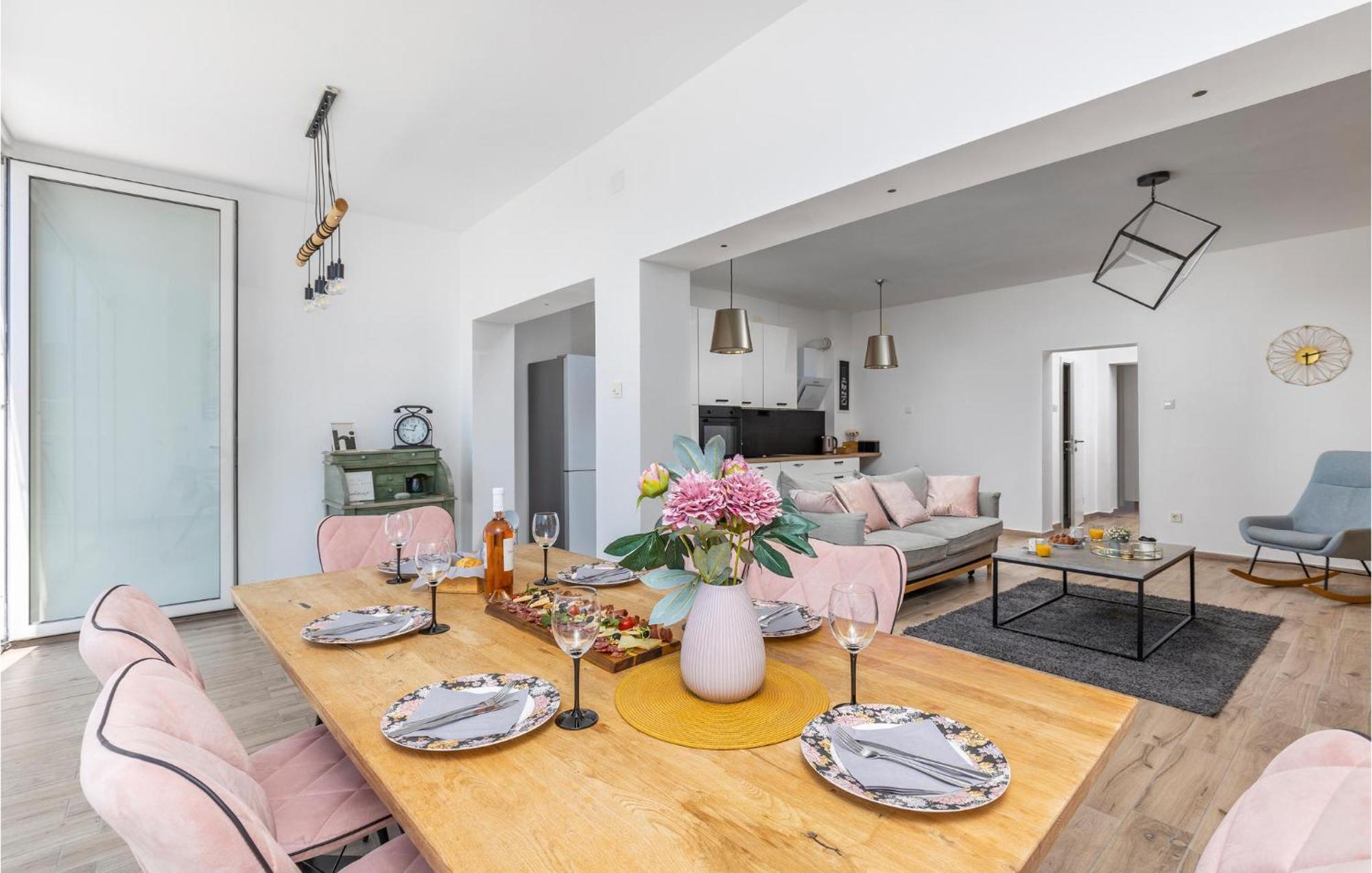 Amazing Apartment In Rijeka With Wifi エクステリア 写真