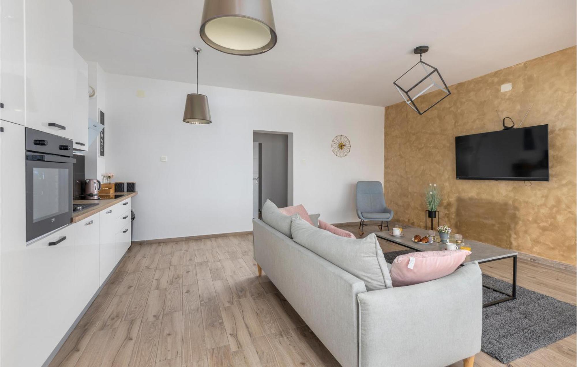 Amazing Apartment In Rijeka With Wifi エクステリア 写真
