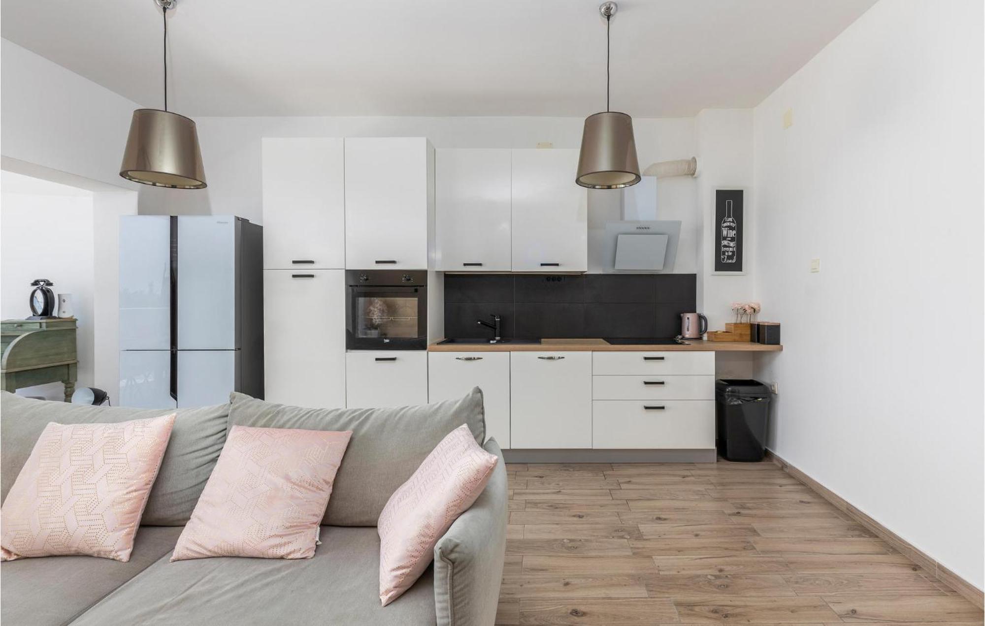 Amazing Apartment In Rijeka With Wifi エクステリア 写真